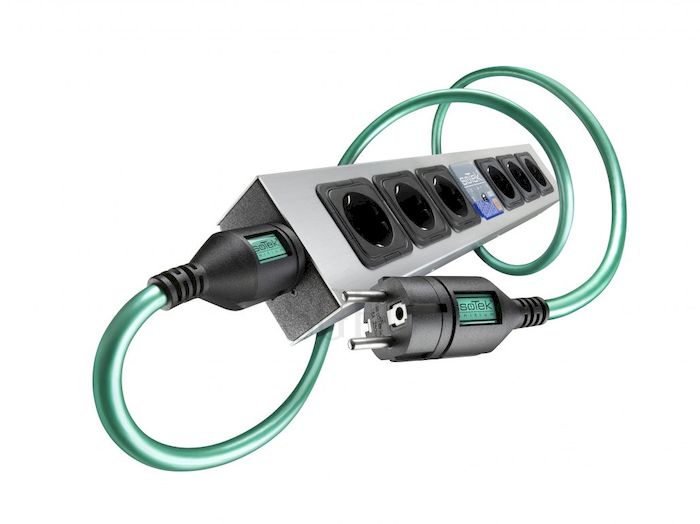 【ほぼ未使用】ISOTEK INITIUM EVO3 INT15J/2.0m EVO3 Initium - IsoTek – The Power To Perform